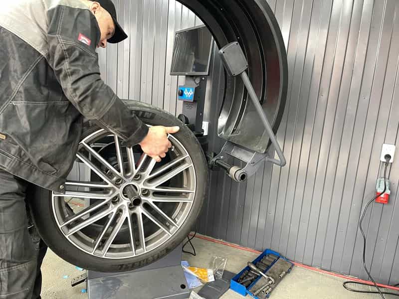 Porsche Cayenne, R21 — замена резины после аварии