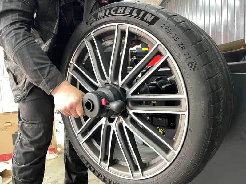 Porsche Cayenne, R21 — замена резины после аварии