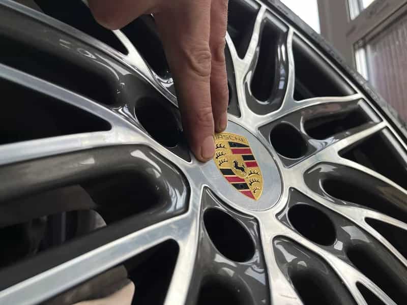 Porsche Cayenne, R21 — замена резины после аварии